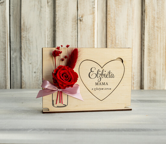 Prezenty dla Mamy flowerboxy, box ze słodyczami  drewniana tabliczka z życzeniami na dzień Mamy z wieczną rożą prezent z okazji dnia Matki, kwiaty pr 01/FBkarR/Mama