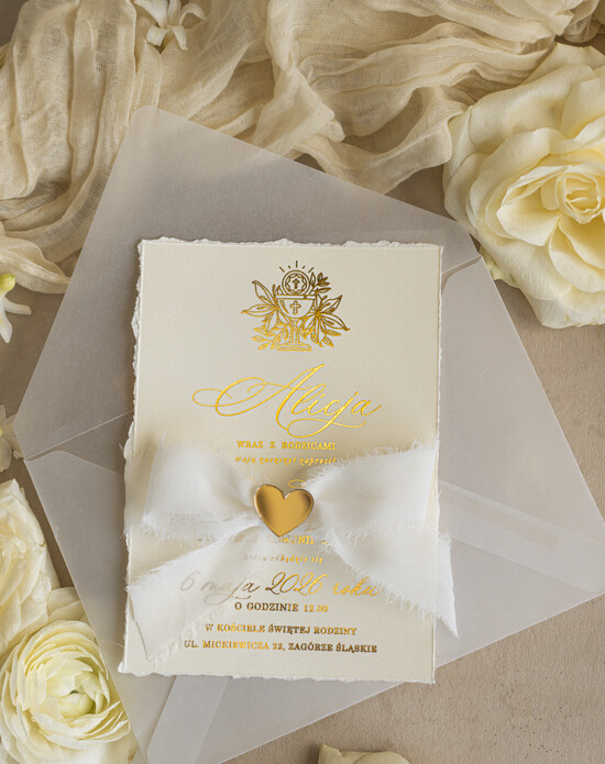 Zaproszenia na Komunię  dziewczynka  zaproszenia na Komunię ze złotym serduszkiem, złote zaproszenia na Komunię, Zaproszenia na Komunię d 01/WydzWsK/Komunia