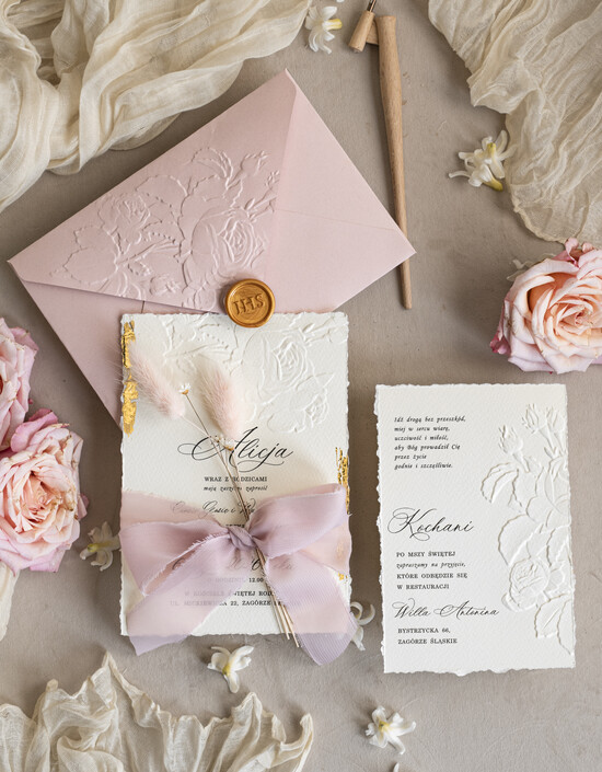 Zaproszenia na Komunię  dziewczynka  Różowe zaproszenia komunijne z dmuszkiem dla dziewczynki, zaproszenia na komunię ze wstążką, złote z 01/tłoKw/Komunia