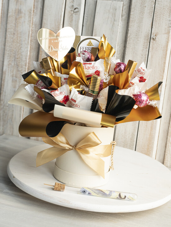  Prezenty dla Młodej Pary  Bomboniery Czekoladki prezent dla młodej pary, box dla młodej pary, prezent ślubny, słodki prezent ślubny, box prezentowy  01/SŁ/MPara