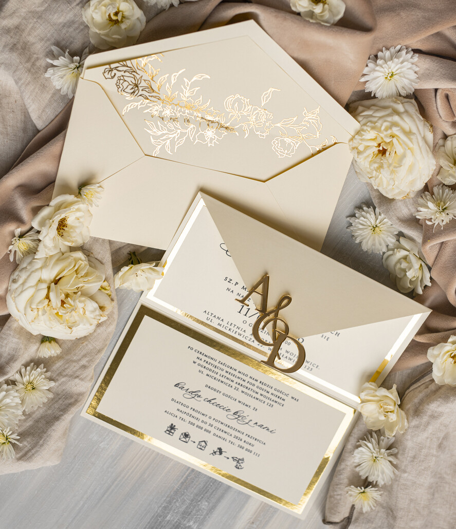 Zaproszenia ślubne Złote Glamour Eleganckie złote zaproszenia ślubne z lustrzanym monogramem, Kopertowe zaproszenie na ślub złocone, zaproszenia na ślub w stylu glamour, złote napisy na zaproszeniach ślubnych2