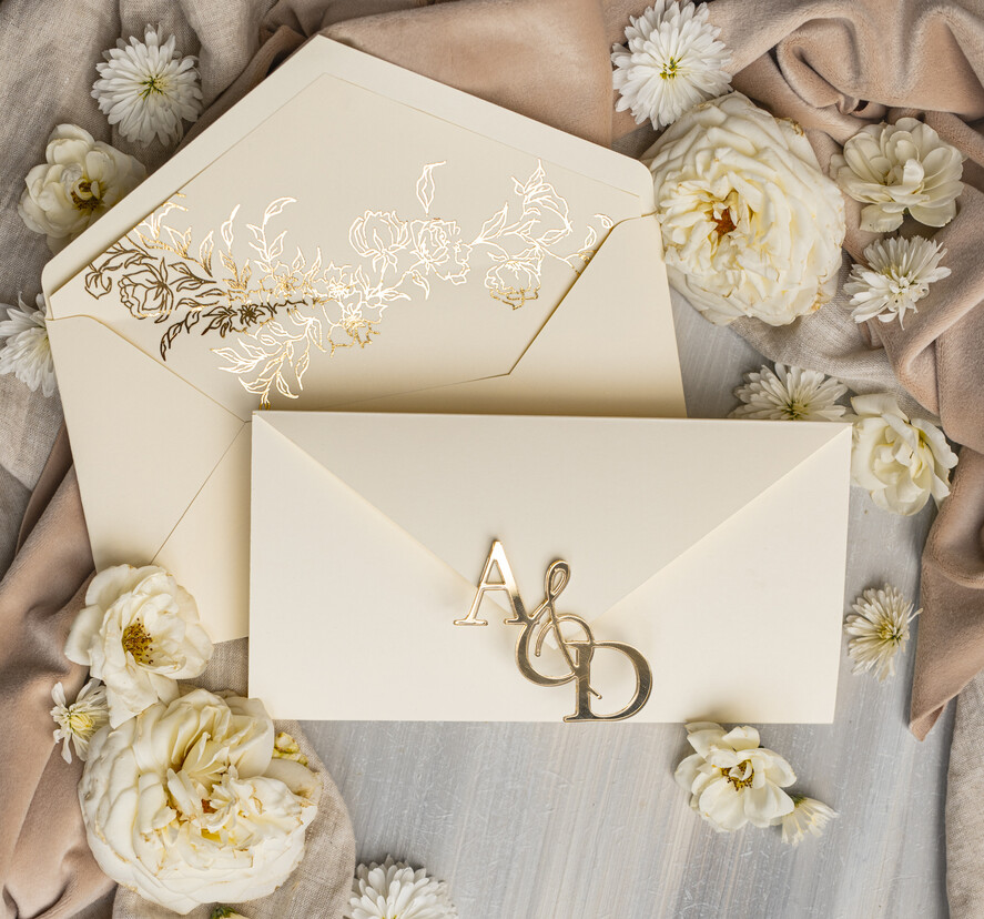 Zaproszenia ślubne Złote Glamour Eleganckie złote zaproszenia ślubne z lustrzanym monogramem, Kopertowe zaproszenie na ślub złocone, zaproszenia na ślub w stylu glamour, złote napisy na zaproszeniach ślubnych3
