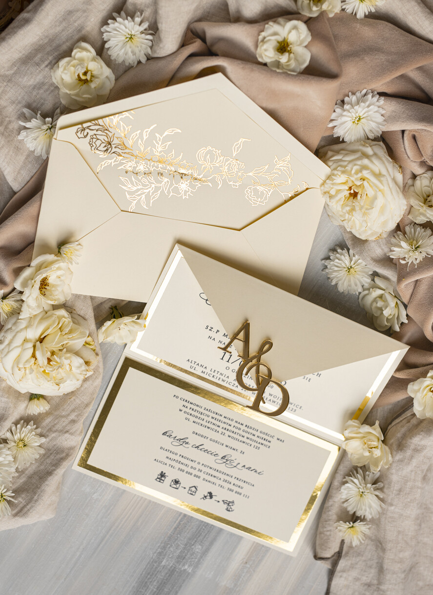 Zaproszenia ślubne Złote Glamour Eleganckie złote zaproszenia ślubne z lustrzanym monogramem, Kopertowe zaproszenie na ślub złocone, zaproszenia na ślub w stylu glamour, złote napisy na zaproszeniach ślubnych4