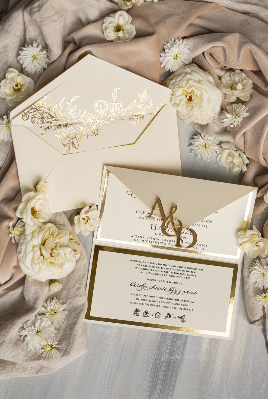Zaproszenia ślubne Złote Glamour Eleganckie złote zaproszenia ślubne z lustrzanym monogramem, Kopertowe zaproszenie na ślub złocone, zaproszenia na ślub w stylu glamour, złote napisy na zaproszeniach ślubnych5