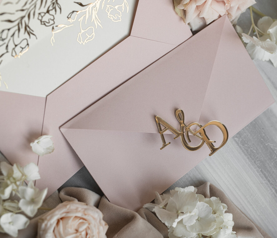 Zaproszenia ślubne Złote Glamour Eleganckie złote zaproszenia ślubne z lustrzanym monogramem, Kopertowe zaproszenie na ślub złocone, zaproszenia na ślub w stylu glamour, złote napisy na zaproszeniach ślubnych 3