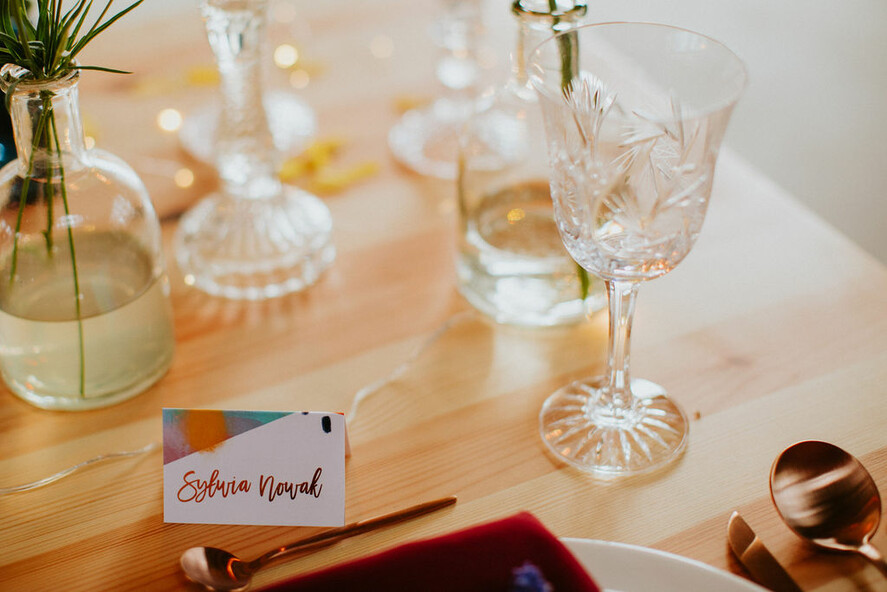 Winietki glamour kolorowe winietki złote napisy wesele z humorem 1