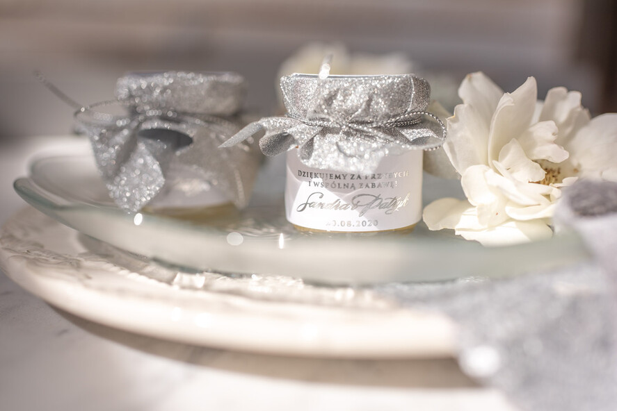 Podziękowania dla Gości Weselnych Miody i słoiczki Nutella ślubne upominki dla gości łakocie słoiczki na miód miodek  srebrne napisy1