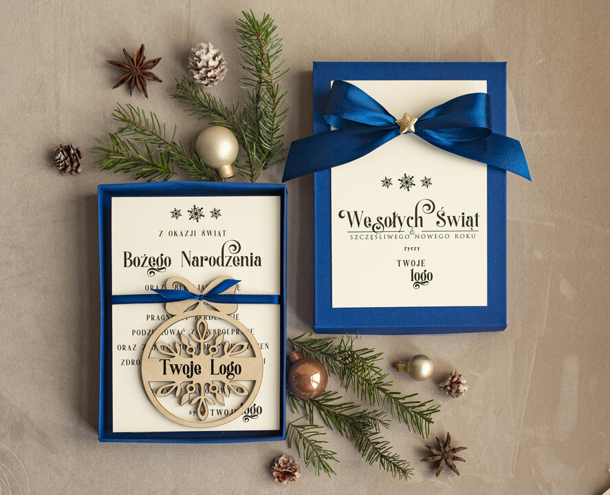 Kartki świąteczne z logo firmy kartka pudełko Biznesowe kartki świąteczne z logo w pudełku z bombką sniezynka na choinkę- drewniane zawieszki na choinkę prezent dla klientów3