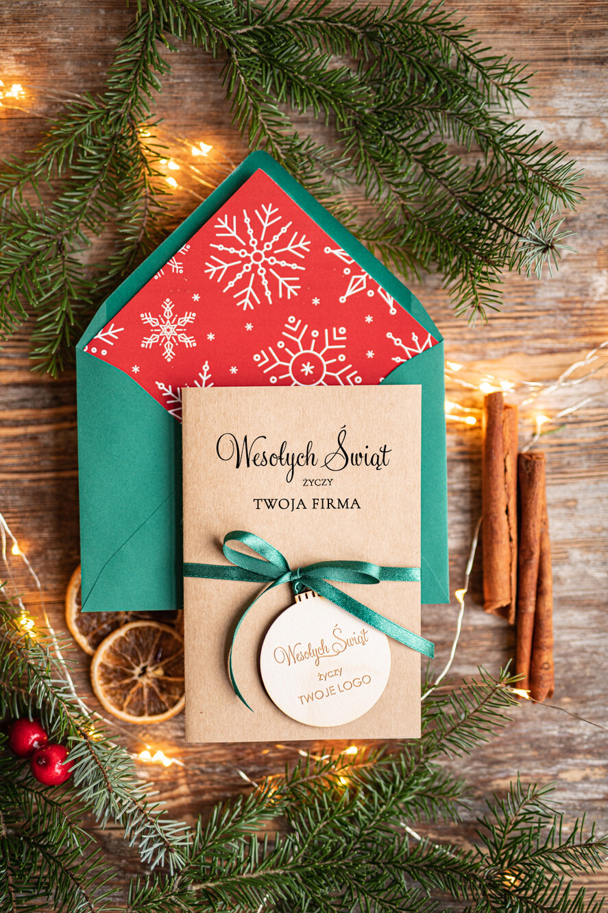 Kartki świąteczne z logo firmy z magnesem lub zawieszką na choinkę kartki świąteczne dla firm Drewniana bombka zawieszka na choinke z Logo firmy świateczna kartka firmowa choinka0