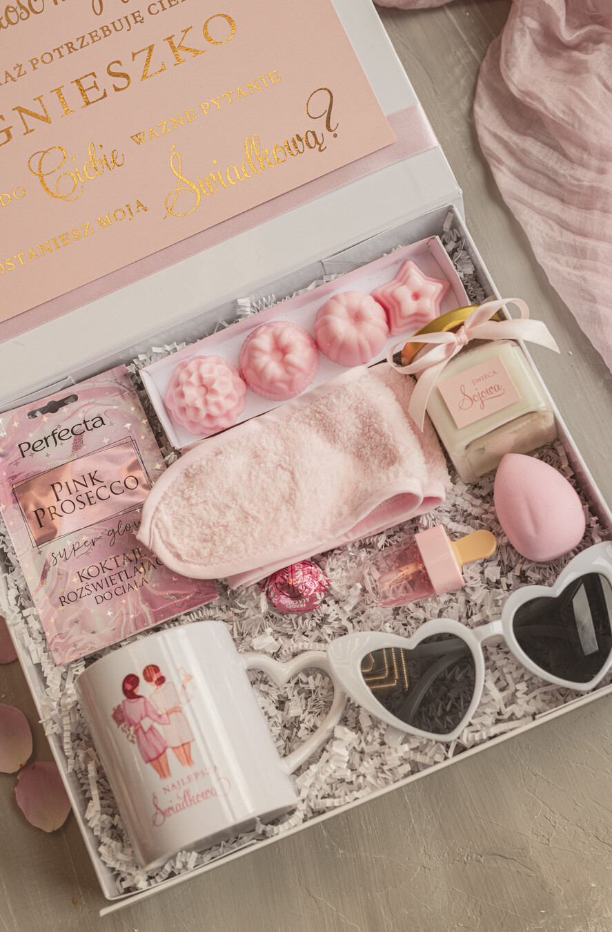 Prezenty dla świadków boxy prezentowy dla Świadkowej, prośba o świadkowanie  pomysł na prośbę o świadkowanie, prezent dla świadkowej zestaw kosmetyków, kubek dla świadkowej, box prezentowy dla świadkowej i druhny2