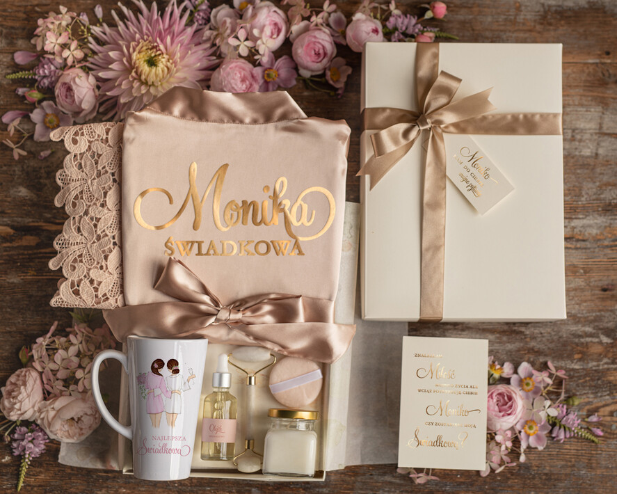 Prezenty dla świadków boxy prezentowy dla Świadkowej, prośba o świadkowanie  czy zostaniesz moją świadkową pomysł na prezent dla świadkowej kubek z nadrukiem, satynowy szlafrok dla świadkowej 0
