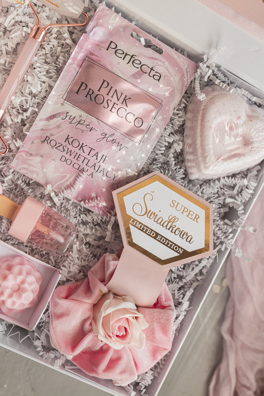 Prezenty dla świadków boxy prezentowy dla Świadkowej, prośba o świadkowanie  czy zostaniesz moją świadkową pomysł na prezent dla świadkowej, zestaw beauty dla świadkowej, box prezentowy dla świadkowej i druhny, zestaw do kąpieli1