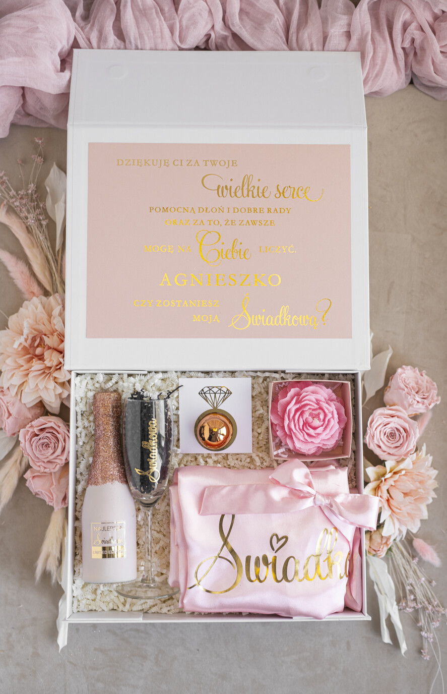 Prezenty dla świadków boxy prezentowy dla Świadkowej, prośba o świadkowanie  personalizowany prezent dla świadkowej, box dla świadkowej z szlafrokiem, oryginalny prezent dla świadkowej Mamy do Ciebie bardzo ważne pytanie… Czy zostaniesz naszą Świadkową?1