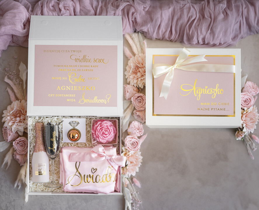 Prezenty dla świadków boxy prezentowy dla Świadkowej, prośba o świadkowanie  personalizowany prezent dla świadkowej, box dla świadkowej z szlafrokiem, oryginalny prezent dla świadkowej Mamy do Ciebie bardzo ważne pytanie… Czy zostaniesz naszą Świadkową?0