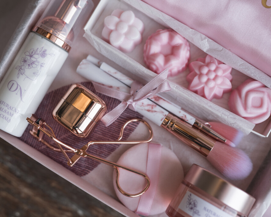 Prezenty dla świadków boxy prezentowy dla Świadkowej, prośba o świadkowanie  Szlafrok dla Świadkowej ze złotym Napisem - Prośba o Świadkowanie Box prezentowy 3