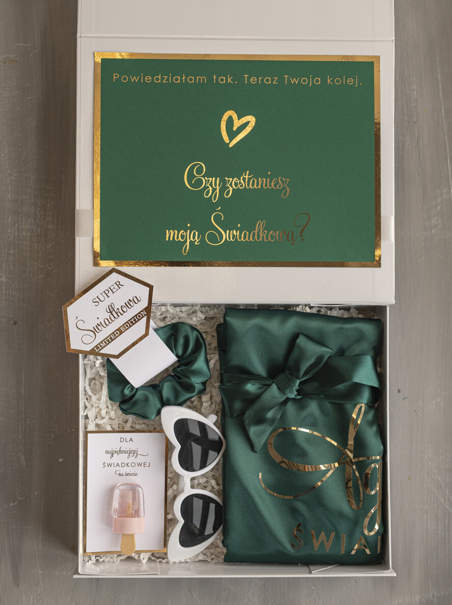 Prezenty dla świadków boxy prezentowy dla Świadkowej, prośba o świadkowanie  prezent dla świadkowej, pomysł na prezent dla świadkowej, Box prezentowy dla świadkowej z zielonym szlafrokiem, zestaw prezentowy dla druhny1