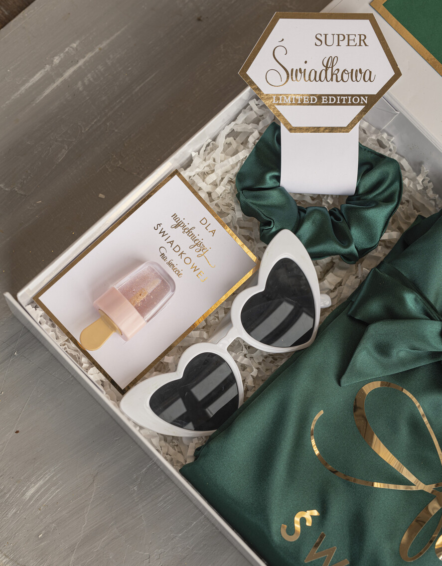 Prezenty dla świadków boxy prezentowy dla Świadkowej, prośba o świadkowanie  prezent dla świadkowej, pomysł na prezent dla świadkowej, Box prezentowy dla świadkowej z zielonym szlafrokiem, zestaw prezentowy dla druhny4