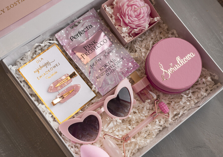 Prezenty dla świadków boxy prezentowy dla Świadkowej, prośba o świadkowanie  prośba o świadkowanie pomysł na prezent dla świadkowej, box kosmetyczny dla świadkowej i druhny, oryginalny prezent dla świadkowej 3