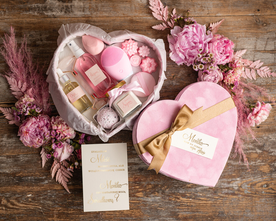 Prezenty dla świadków boxy prezentowy dla Świadkowej, prośba o świadkowanie  Prośba o Świadkowanie Serce Prezentowe Z kubkiem - Prezent dla Świadkowej  Zestaw Ksometyków Czy zostaniesz moją Świadkową?0