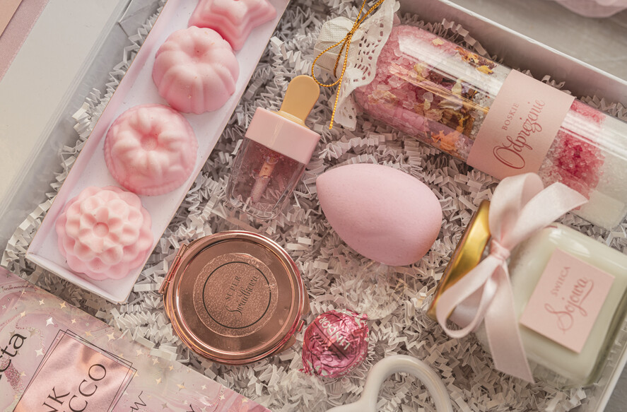 Prezenty dla świadków boxy prezentowy dla Świadkowej, prośba o świadkowanie  pomysł na prośbę o świadkowanie, prezent dla świadkowej zestaw kosmetyków, kubek dla świadkowej, box prezentowy dla świadkowej i druhny5