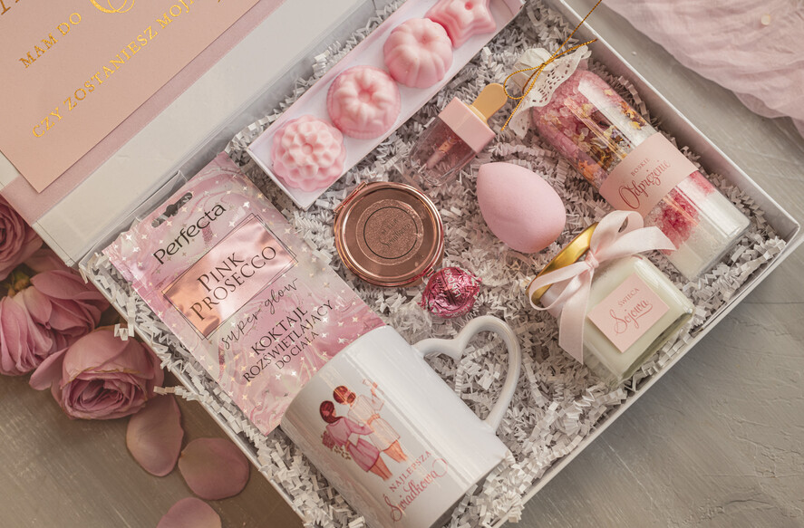 Prezenty dla świadków boxy prezentowy dla Świadkowej, prośba o świadkowanie  pomysł na prośbę o świadkowanie, prezent dla świadkowej zestaw kosmetyków, kubek dla świadkowej, box prezentowy dla świadkowej i druhny7