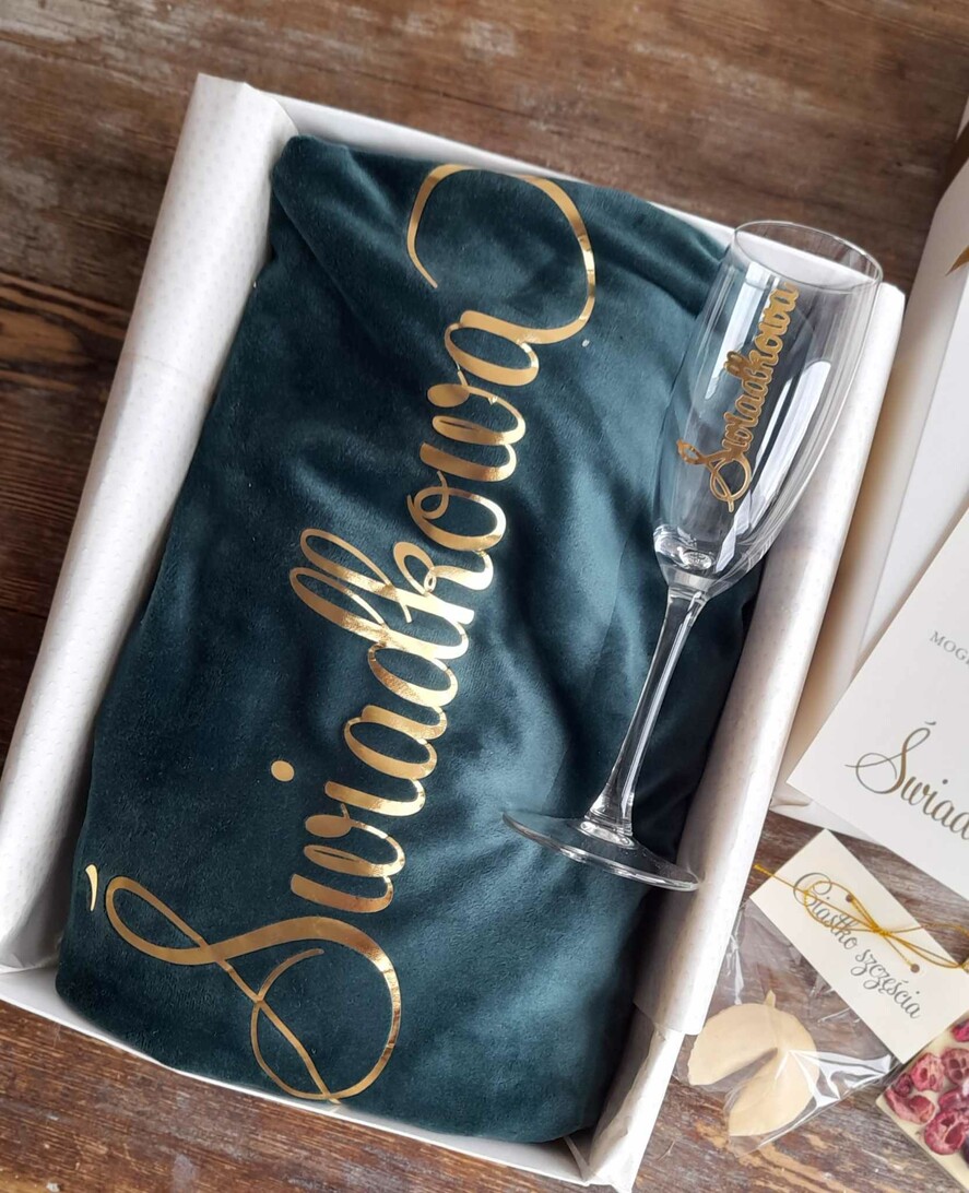 Prezenty dla świadków boxy prezentowy dla Świadkowej, prośba o świadkowanie  prezent dla Świadkowej, prezenty dla świadków, prośba o świadkowanie, welurowy szlafrok dla świadkowej 1