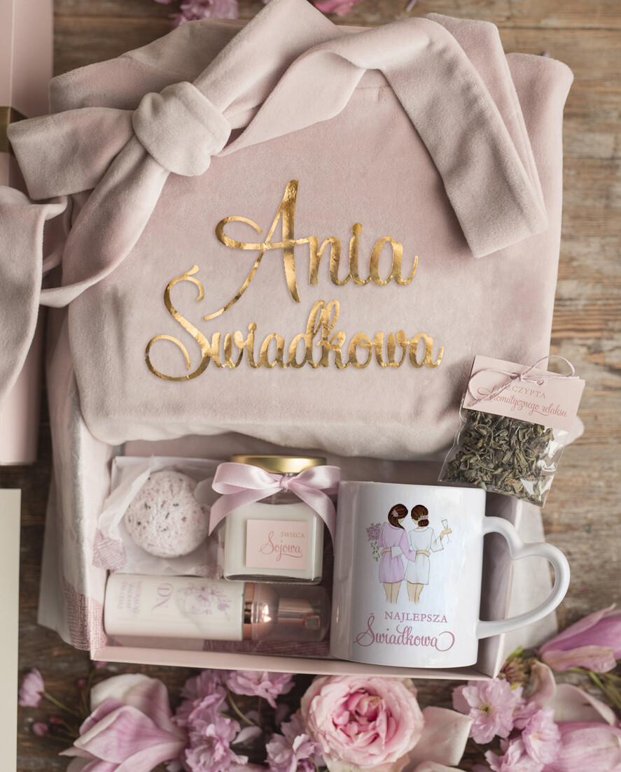 Prezenty dla świadków boxy prezentowy dla Świadkowej, prośba o świadkowanie  Welurowy Szlafrok dla Świadkowej Prośba o świadkowanie zestaw Kubek z Kosmetykami2