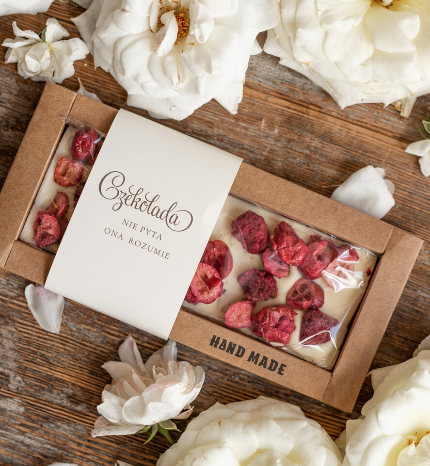 Prezenty dla świadków boxy prezentowy dla Świadkowej, prośba o świadkowanie  pomysł na prośbę o świadkowanie zestaw prezentowy z satynowym szlafrokiem 9