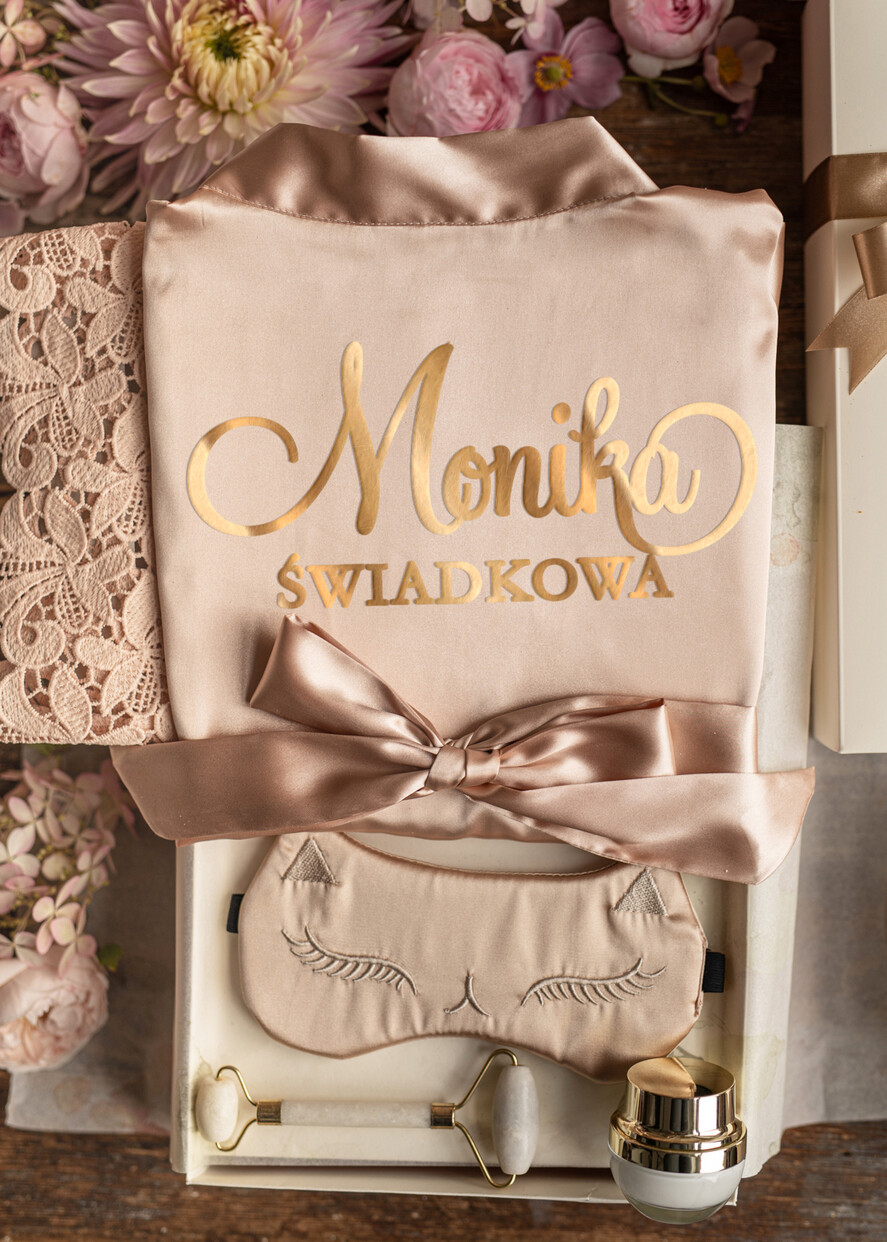 Prezenty dla świadków boxy prezentowy dla Świadkowej, prośba o świadkowanie  box prezentowy dla druhny satynowa podomka z koronką elegancki w pięknym beżowym kolorze 1