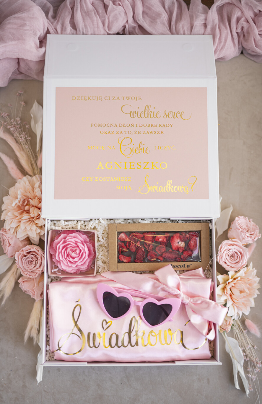 Prezenty dla świadków boxy prezentowy dla Świadkowej, prośba o świadkowanie  personalizowany prezent dla świadkowej, box dla świadkowej z szlafrokiem, oryginalny prezent dla świadkowej Mamy do Ciebie bardzo ważne pytanie… Czy zostaniesz naszą Świadkową?1
