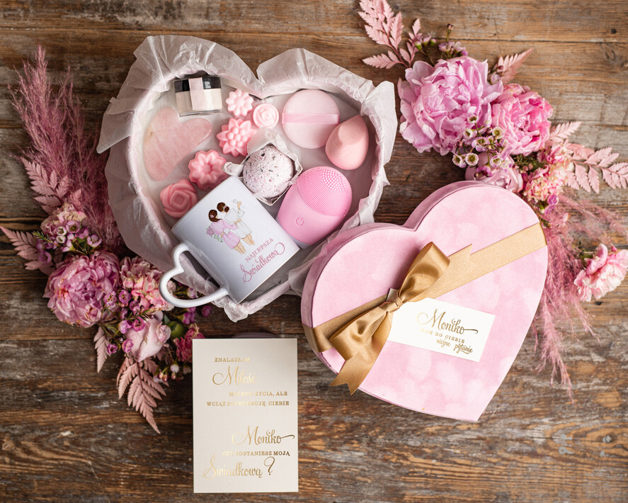 Prezenty dla świadków boxy prezentowy dla Świadkowej, prośba o świadkowanie   Prośba o Świadkowanie Serce Prezentowe Z kubkiem - Prezent dla Świadkowej  Zestaw Ksometyków Czy zostaniesz moją Świadkową?0