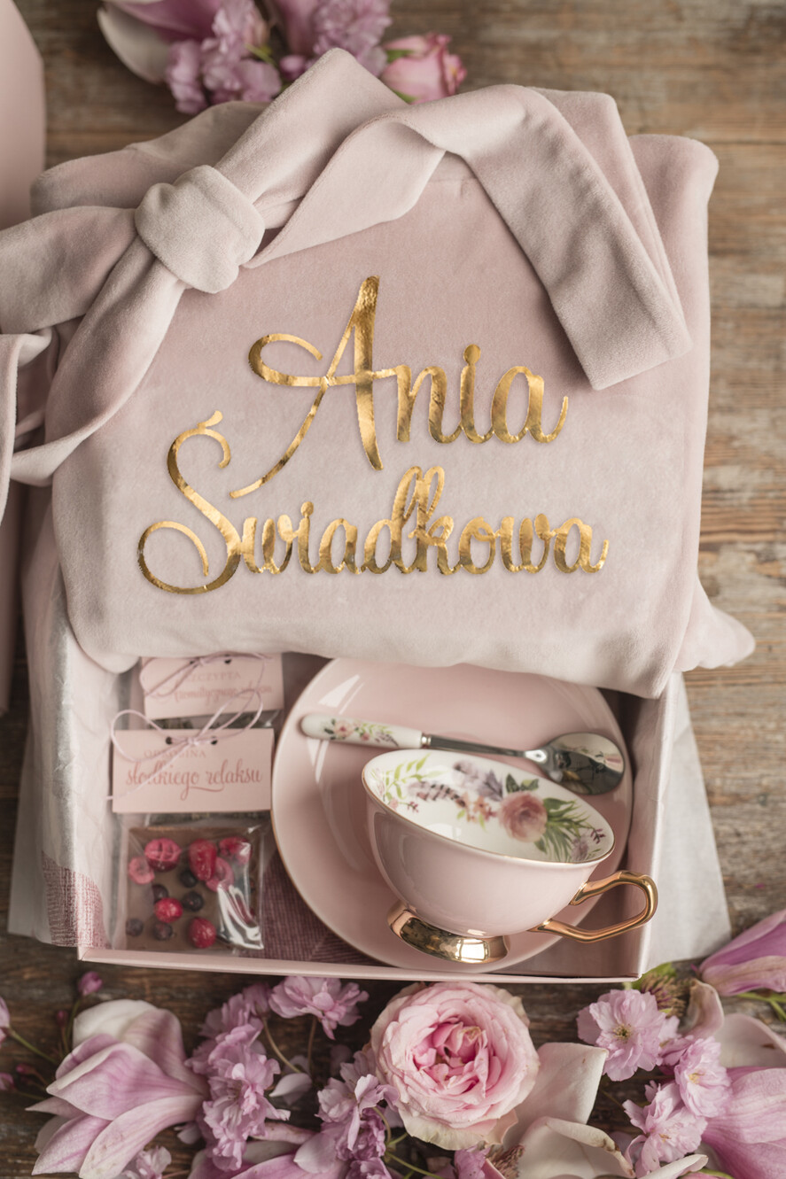 Prezenty dla świadków boxy prezentowy dla Świadkowej, prośba o świadkowanie  Welurowy Szlafrok dla Świadkowej Prośba o świadkowanie zestaw Różowa Boho filiżanka z łyżeczką3