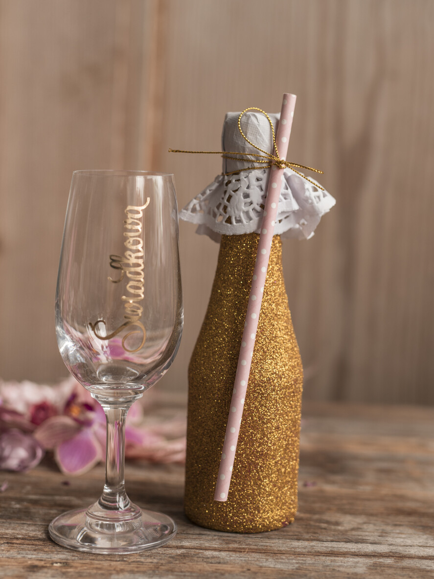 Prezenty dla świadków boxy prezentowy dla Świadkowej, prośba o świadkowanie  Szlafrok dla Świadkowej ze złotym Napisem - Prośba o Świadkowanie brokatowy szampanek i kieliszek8