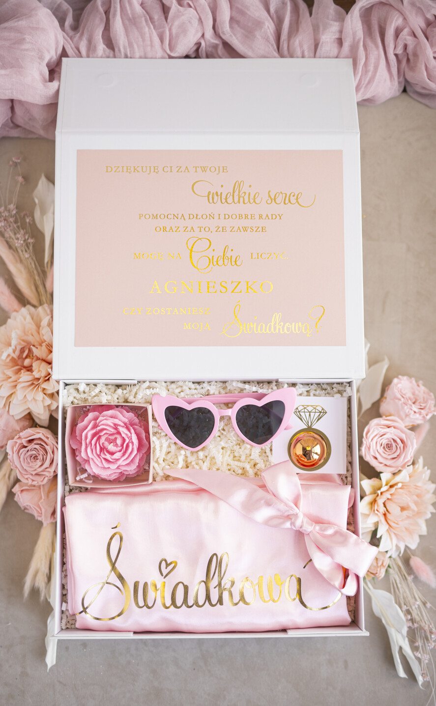 Prezenty dla świadków boxy prezentowy dla Świadkowej, prośba o świadkowanie  personalizowany prezent dla świadkowej, box dla świadkowej z szlafrokiem, oryginalny prezent dla świadkowej Mamy do Ciebie bardzo ważne pytanie… Czy zostaniesz naszą Świadkową?1