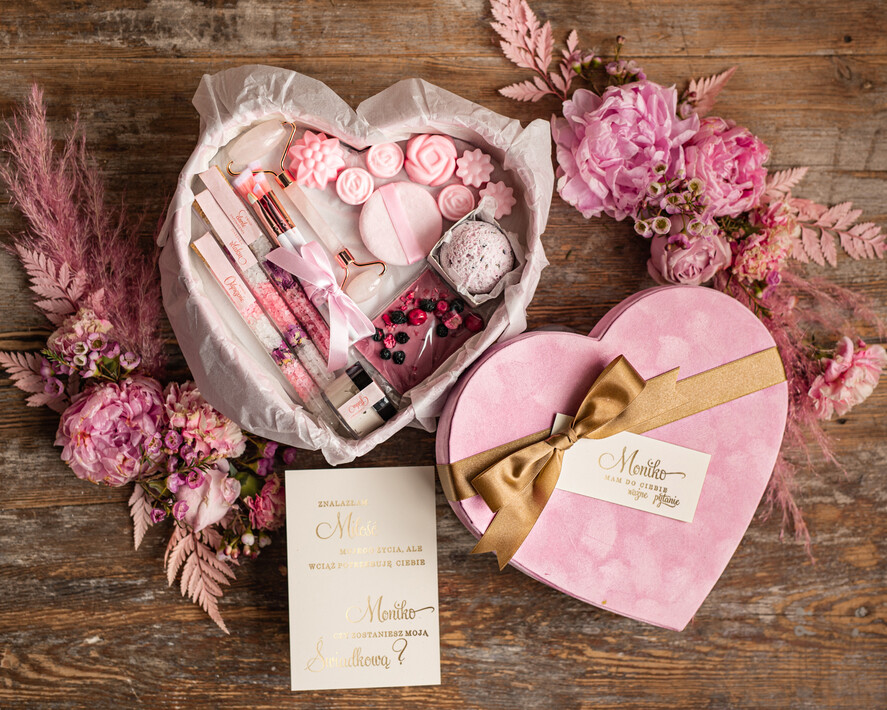 Prezenty dla świadków boxy prezentowy dla Świadkowej, prośba o świadkowanie   Prośba o Świadkowanie Serce Prezentowe - Prezent dla Świadkowej  Zestaw Ksometyków Czy zostaniesz moją Świadkową?0