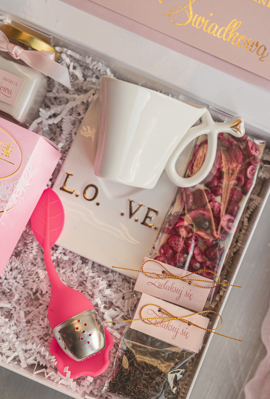 Prezenty dla świadków boxy prezentowy dla Świadkowej, prośba o świadkowanie  pomysł na prośbę o świadkowanie filiżanka serce, prezent dla świadkowej zestaw kosmetyków, kubek dla świadkowej, box prezentowy dla świadkowej i druhny12