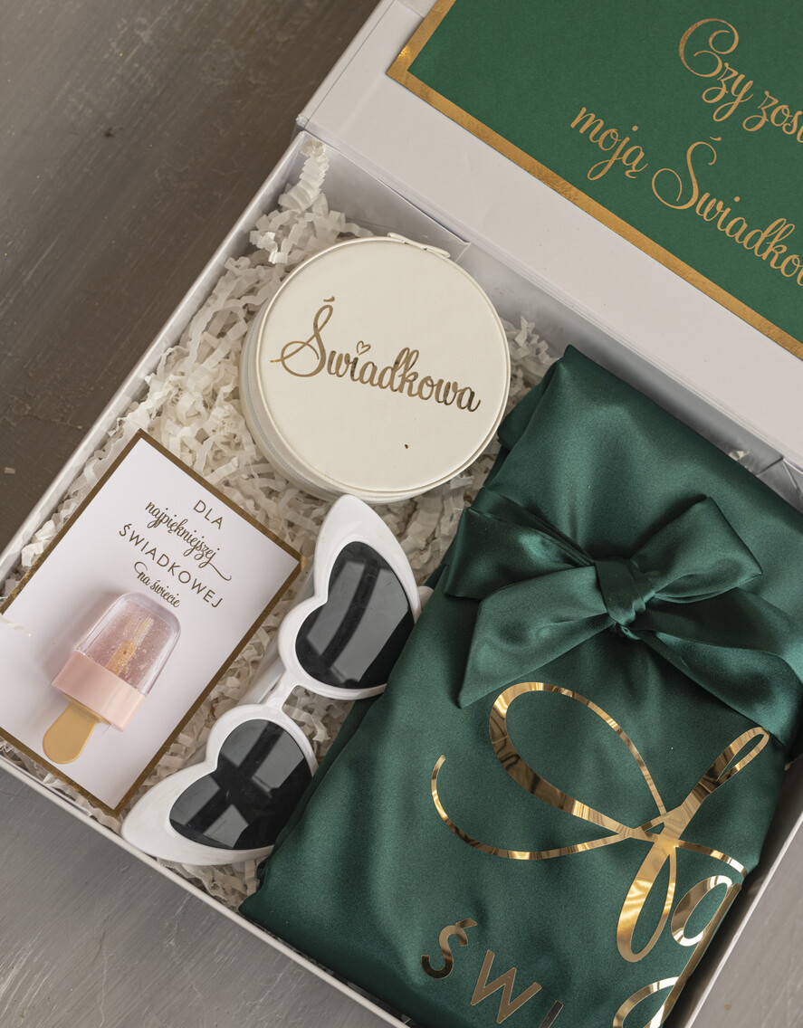 Prezenty dla świadków boxy prezentowy dla Świadkowej, prośba o świadkowanie  prezent dla świadkowej, pomysł na prezent dla świadkowej, Box prezentowy dla świadkowej z zielonym szlafrokiem, zestaw prezentowy dla druhny2