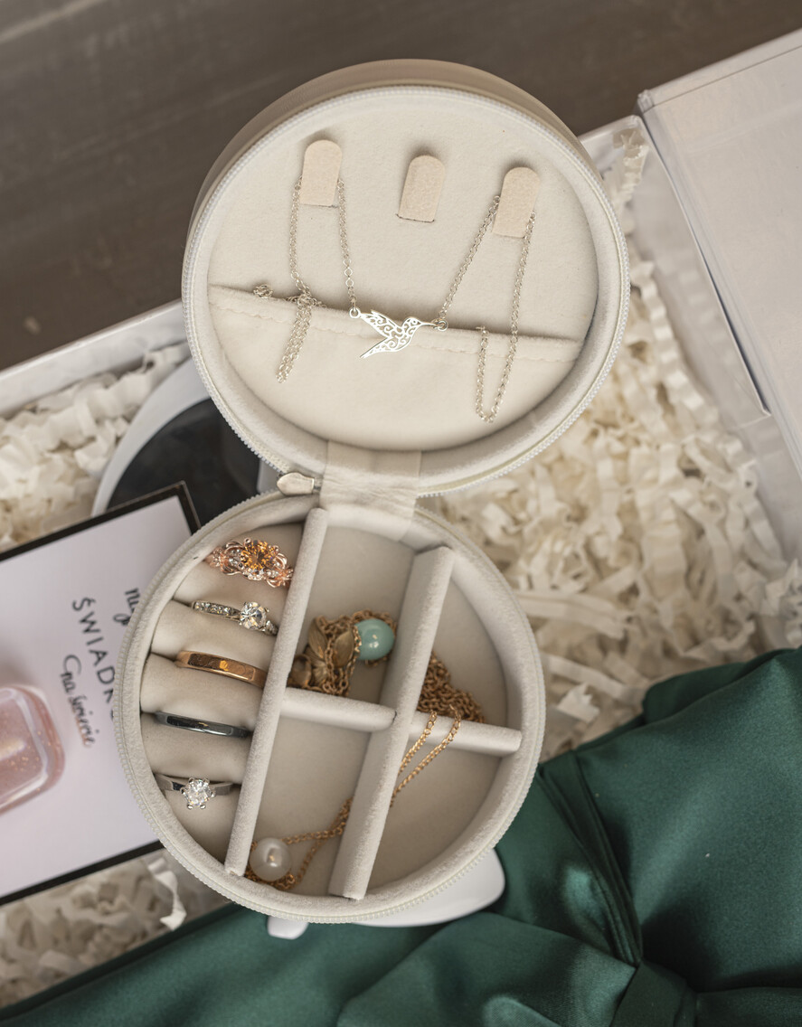 Prezenty dla świadków boxy prezentowy dla Świadkowej, prośba o świadkowanie  prezent dla świadkowej, pomysł na prezent dla świadkowej, Box prezentowy dla świadkowej z zielonym szlafrokiem, zestaw prezentowy dla druhny5