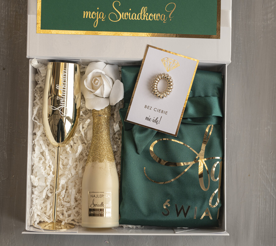Prezenty dla świadków boxy prezentowy dla Świadkowej, prośba o świadkowanie  czy zostaniesz moją świadkową pomysł na prezent dla świadkowej, Box prezentowy dla świadkowej z zielonym szlafrokiem, zestaw prezentowy dla druhny3