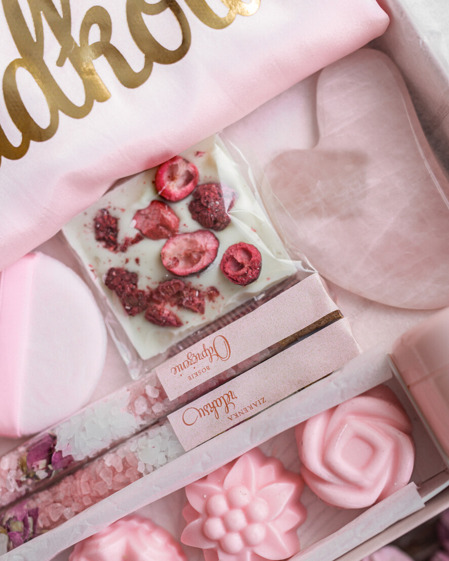 Prezenty dla świadków boxy prezentowy dla Świadkowej, prośba o świadkowanie  Satynowy Szlafrok ze Złotym Napisem Prezent dla Świadkowej kamien gua sha - Prośba o świadkowanie5