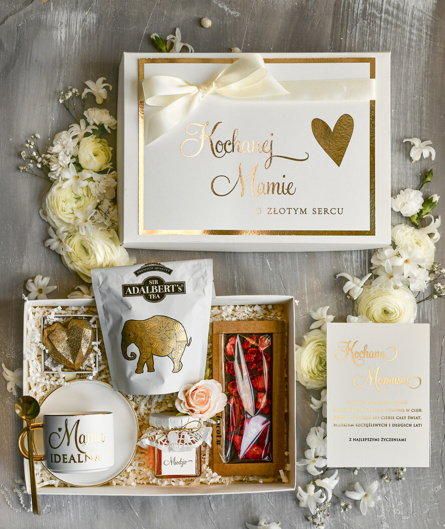 Prezenty dla Mamy zestawy w welurowych i ozdobnych pudełkach  Zestaw Prezentowy na Dzień Mamy - Box Upomienk Kubek z napisem Mama doskonała życzenia0