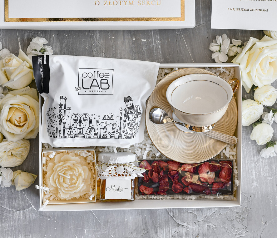 Prezenty dla Mamy zestawy w welurowych i ozdobnych pudełkach  Zestaw Prezentowy na Dzień Mamy - Box Upominek Kubek z napisem Mama idealna 2