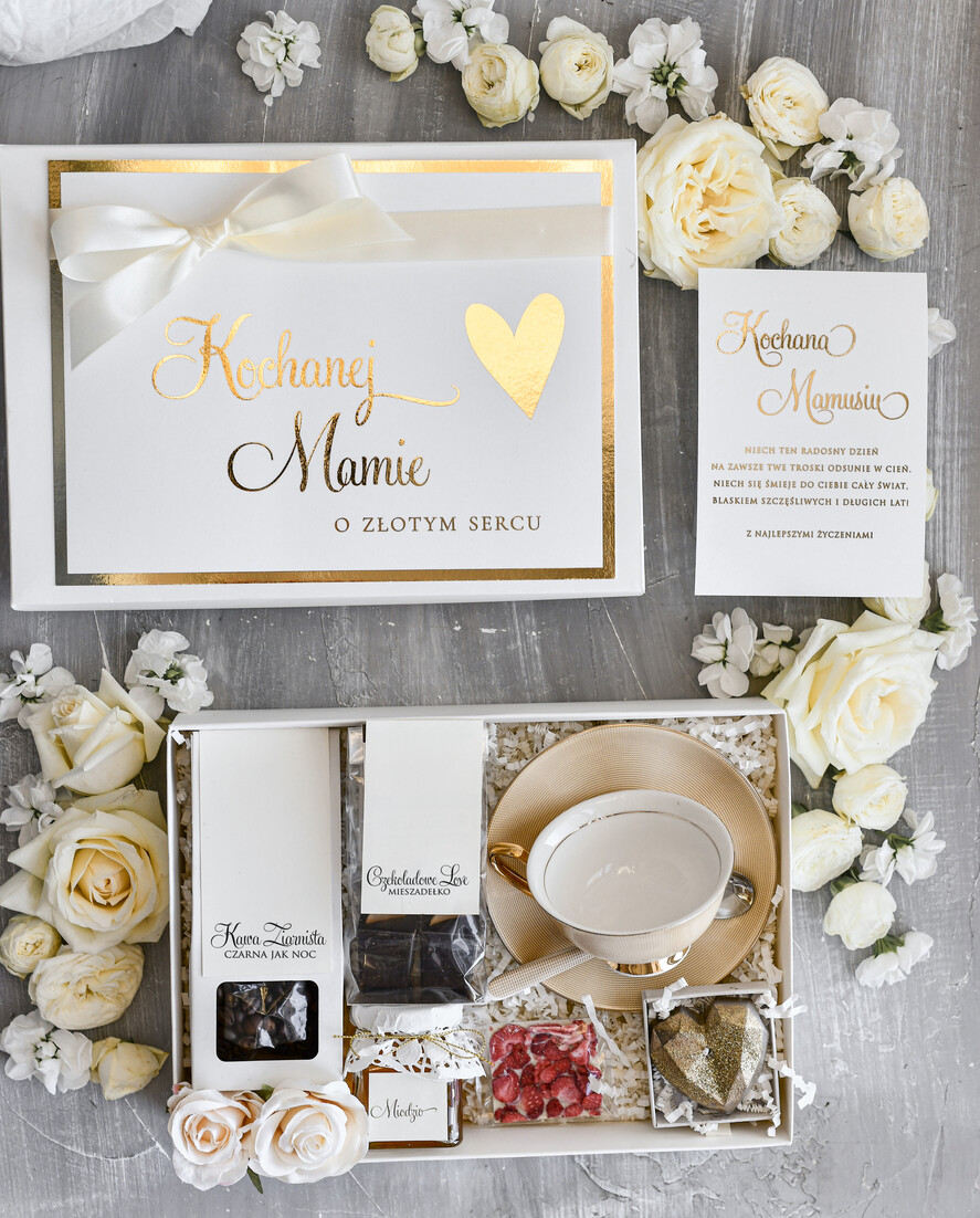 Prezenty dla Mamy zestawy w welurowych i ozdobnych pudełkach  Box Prezentowy na Dzień Mamy - Prezent dla Mamy  Upominek  Kubek z napisem Mama idealna0