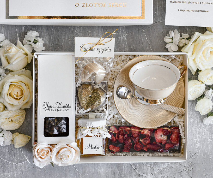 Prezenty dla Mamy zestawy w welurowych i ozdobnych pudełkach  Zestaw Prezentowy na Dzień Mamy - Box Upominek Kubek z napisem Mama idealna2