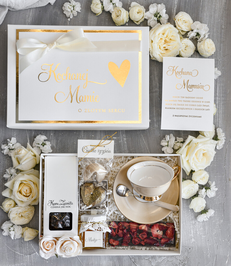 Prezenty dla Mamy zestawy w welurowych i ozdobnych pudełkach  Zestaw Prezentowy na Dzień Mamy - Box Upominek Kubek z napisem Mama idealna0