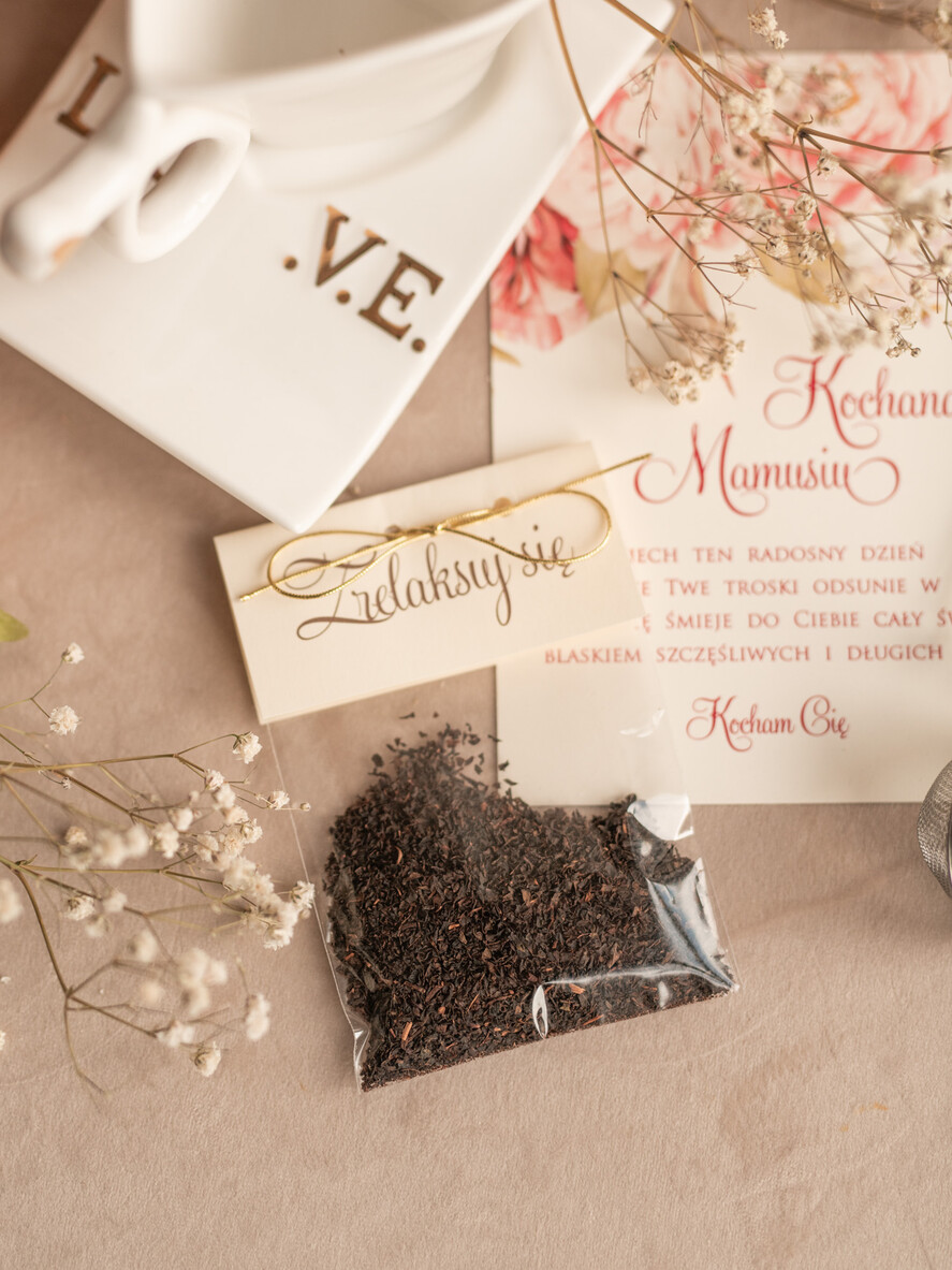 Prezenty dla Mamy zestawy w welurowych i ozdobnych pudełkach  prezent dla Mamy czekoladki, prezent na dzień mamy filiżanka z zaparzaczem, prezent dla mamy w ozdobnym pudełku20