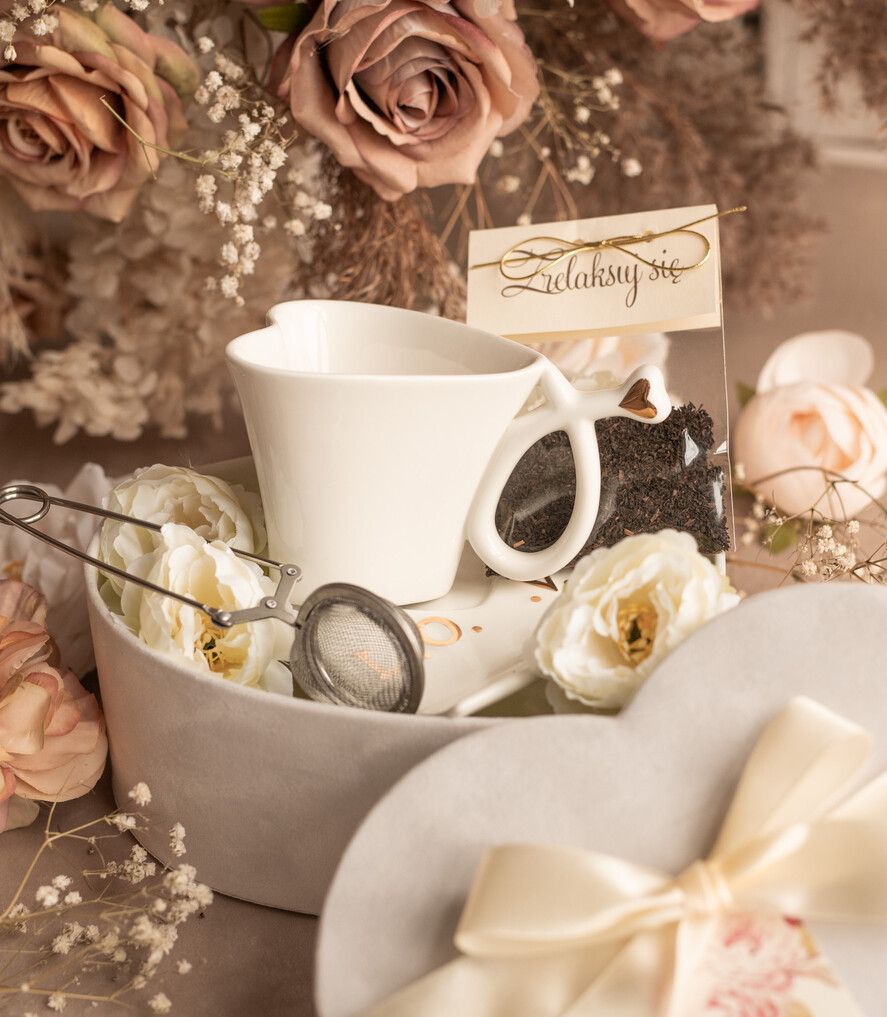 Prezenty dla Mamy zestawy w welurowych i ozdobnych pudełkach  prezent dla Mamy czekoladki, prezent na dzień mamy filiżanka z zaparzaczem, prezent dla mamy w ozdobnym pudełku6