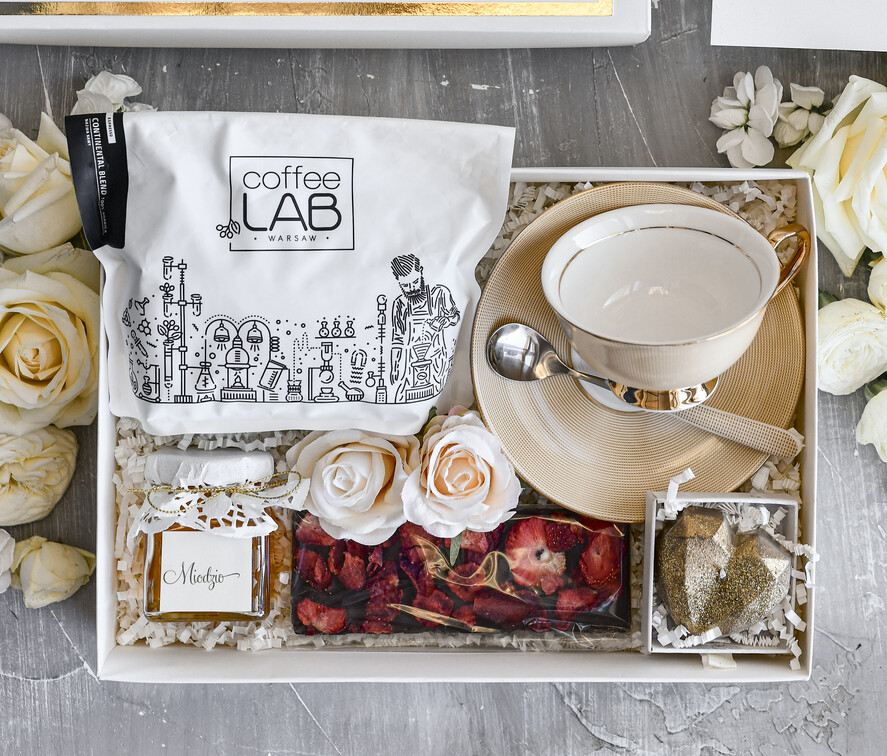 Prezenty dla Mamy zestawy w welurowych i ozdobnych pudełkach  Box Prezentowy na Dzień Mamy - Prezent dla Mamy Upominek Kubek z napisem Mama idealna 2