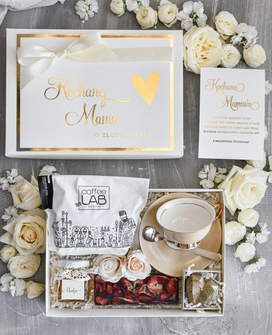 Prezenty dla Mamy zestawy w welurowych i ozdobnych pudełkach  Box Prezentowy na Dzień Mamy - Prezent dla Mamy Upominek Kubek z napisem Mama idealna 0