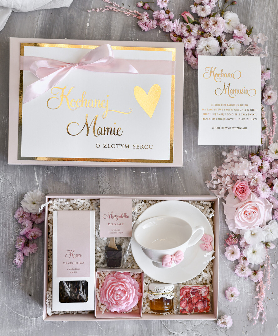 Prezenty dla Mamy zestawy w welurowych i ozdobnych pudełkach  Box Prezentowy na Dzień Mamy - Prezent dla Mamy  Upominek  Kubek z napisem Mama idealna0